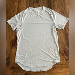 Men's medium lululemon shirt